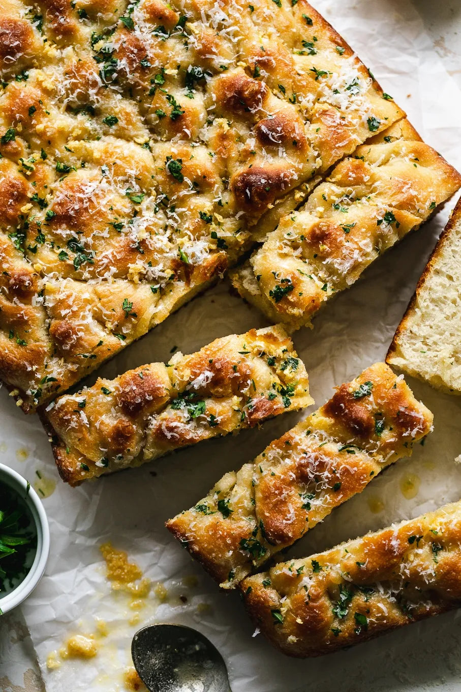 Itališka focaccia su alyvuogių aliejumi